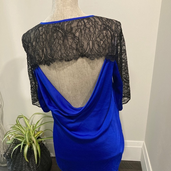 BCBG l Blue Black Blouse l Size 4 - Picture 5 of 7